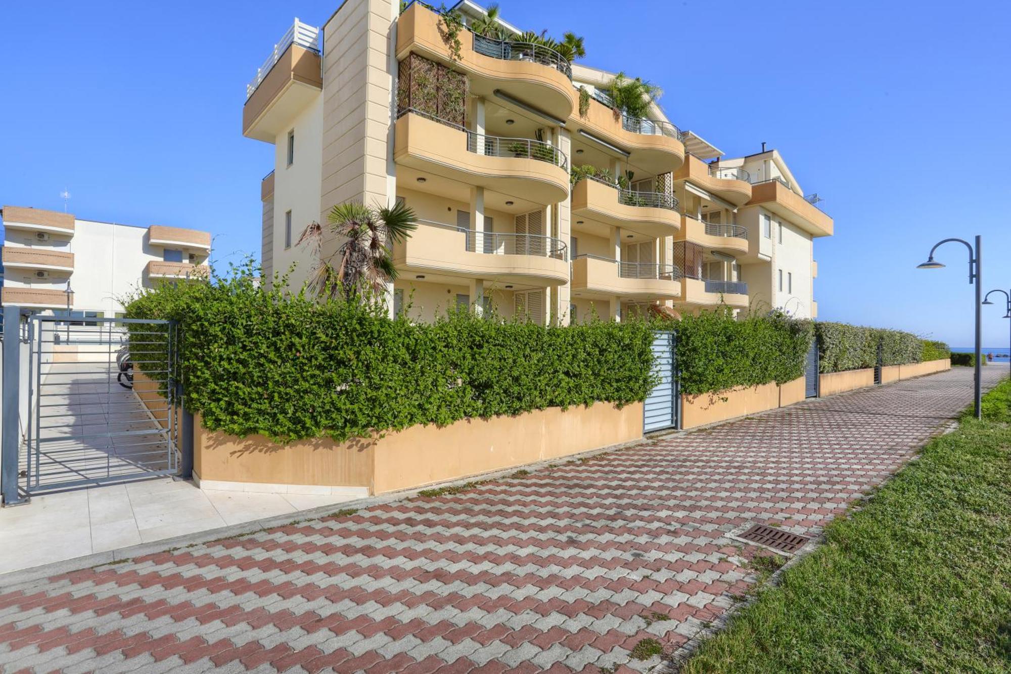 רוזטו דליי אברוצי Mazzarosa Residence מראה חיצוני תמונה